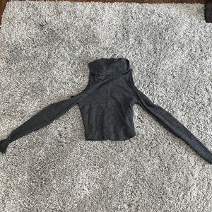 NWOT Hollister turtle neck cold shoulder crop top
